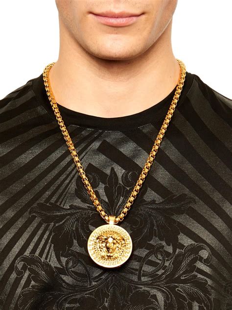 versace necklace mens price|Mehr.